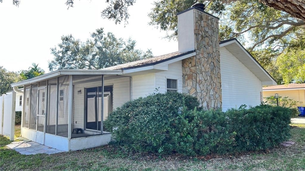 10548 86th Avenue N - Photo 2