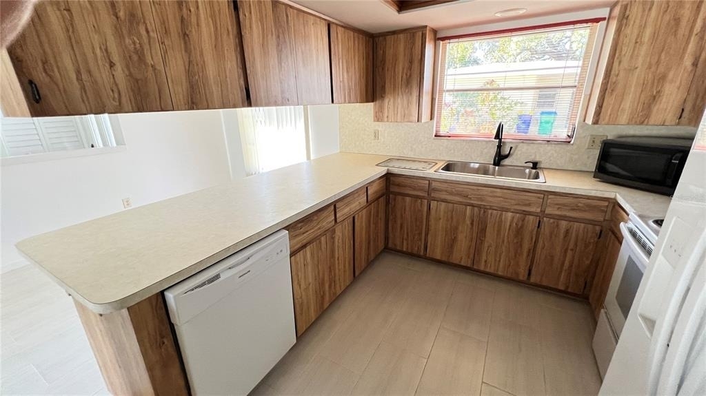 10548 86th Avenue N - Photo 8