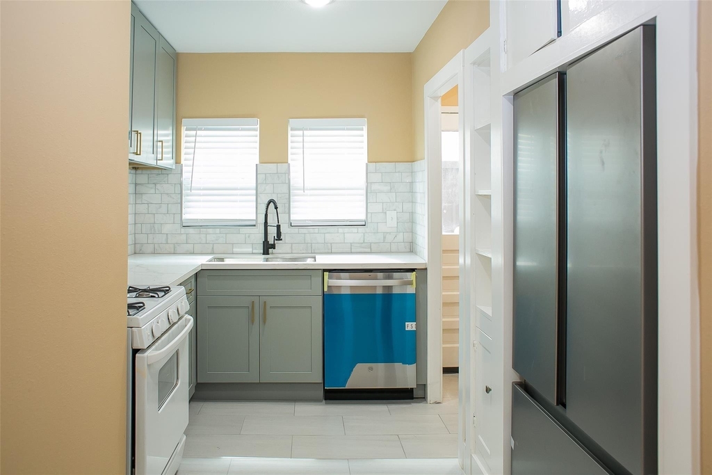 2301 Albans Road - Photo 11