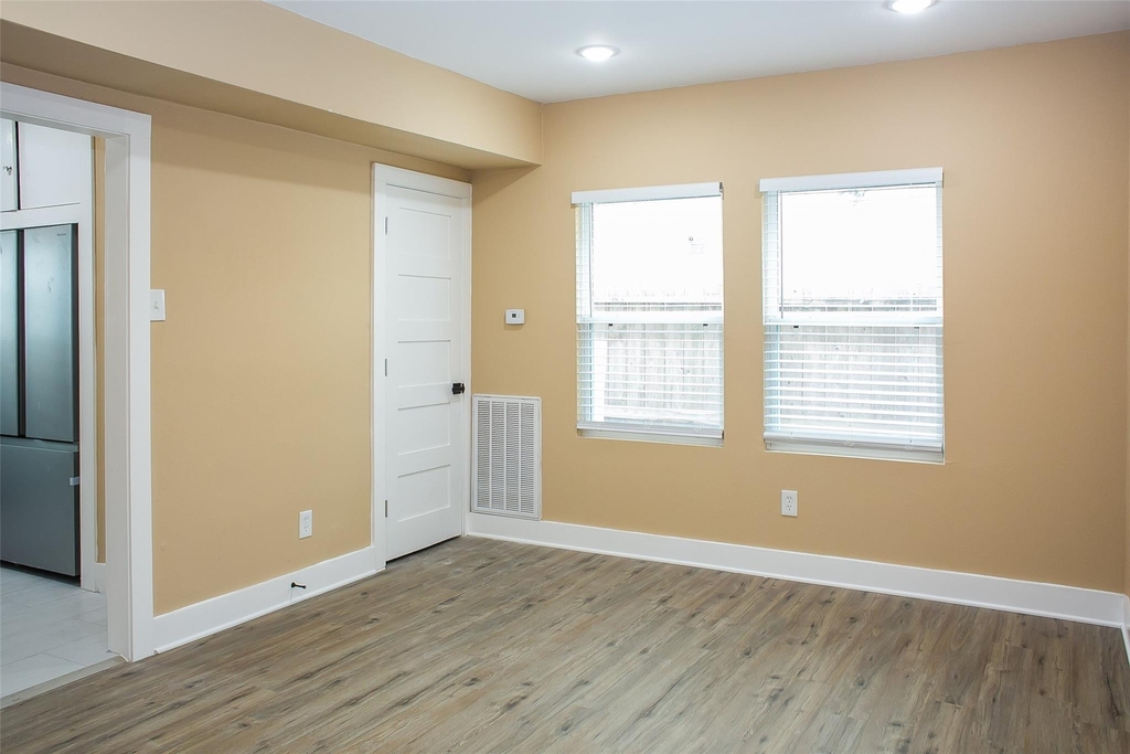 2301 Albans Road - Photo 7