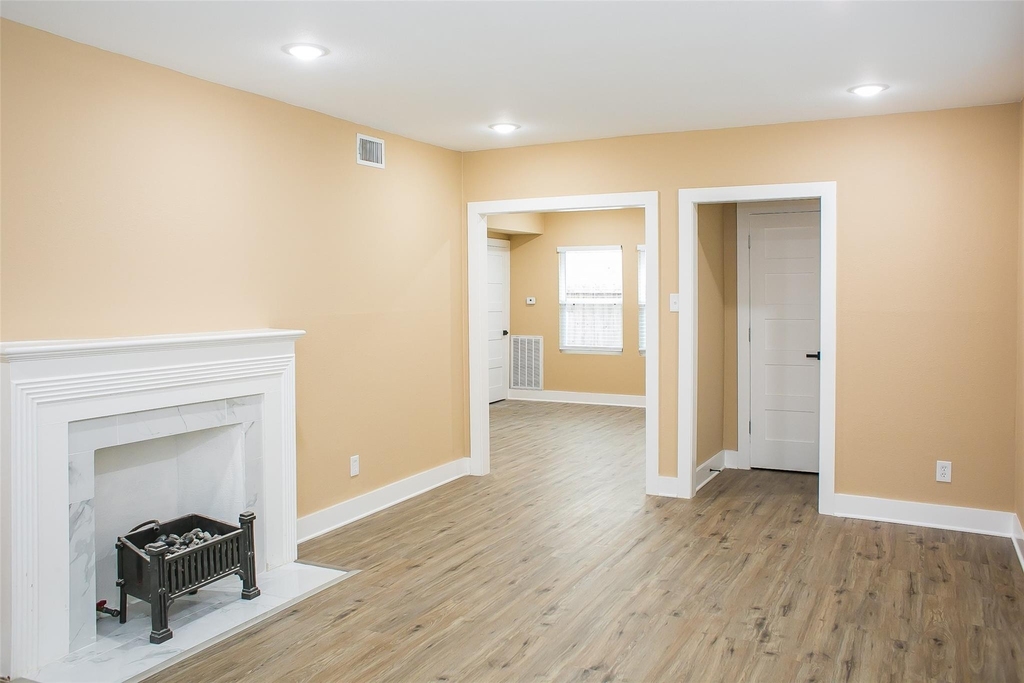 2301 Albans Road - Photo 3