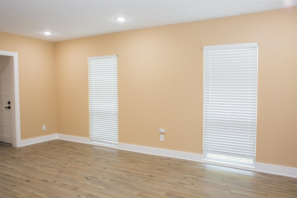 2301 Albans Road - Photo 6
