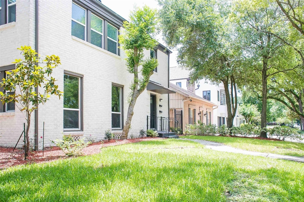 2301 Albans Road - Photo 1