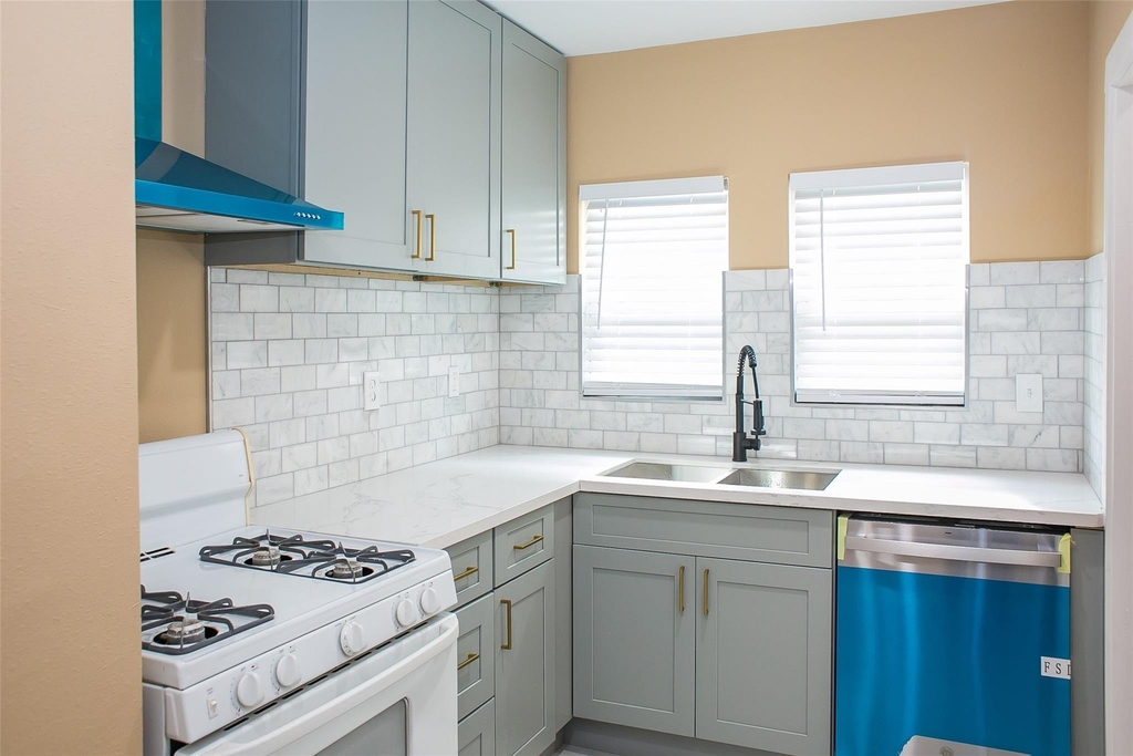 2301 Albans Road - Photo 13