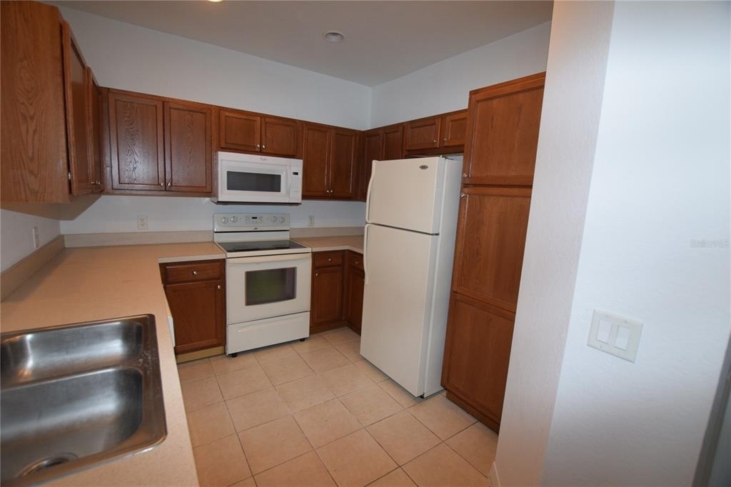 2604 Grand Central Parkway - Photo 3
