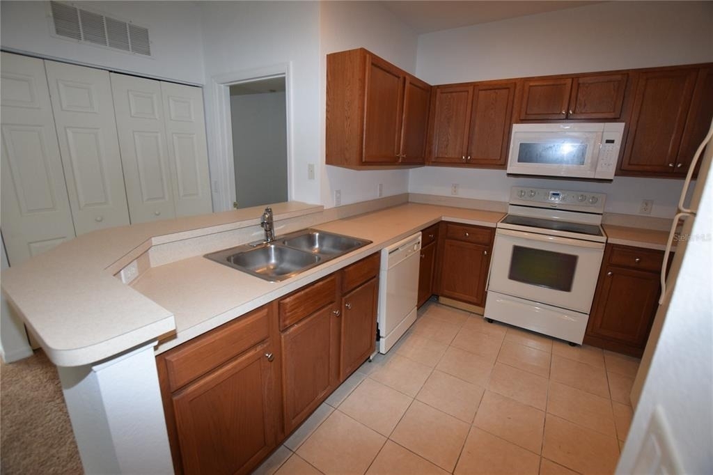 2604 Grand Central Parkway - Photo 4
