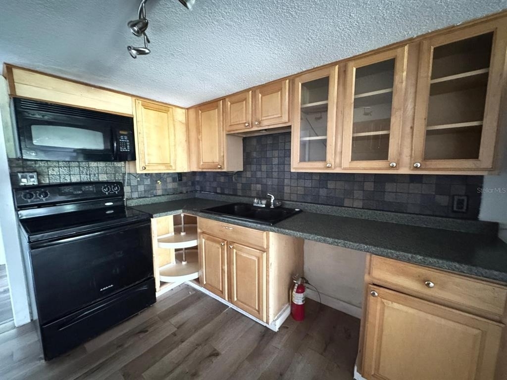 224 10th Avenue - Photo 4