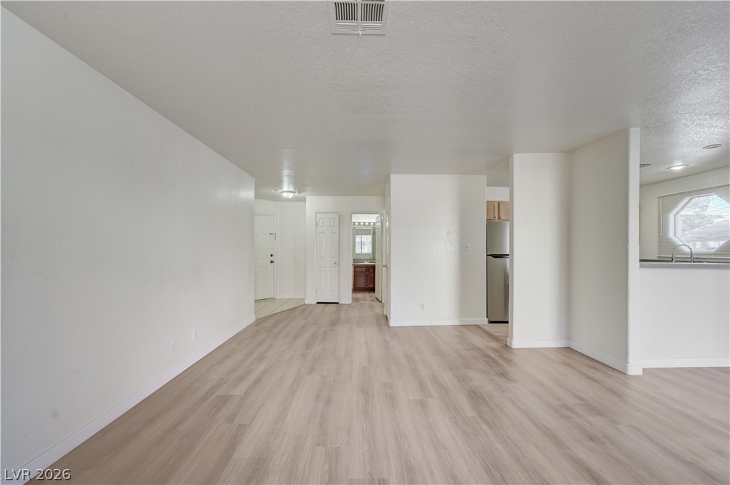 5018 S Rainbow Boulevard - Photo 2