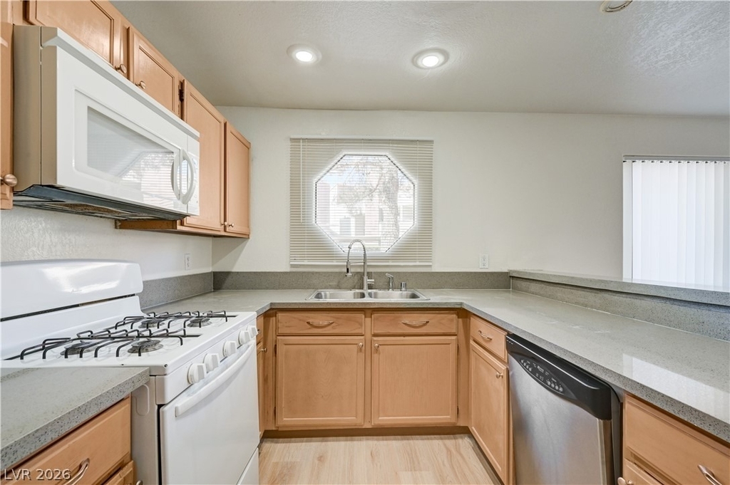 5018 S Rainbow Boulevard - Photo 5