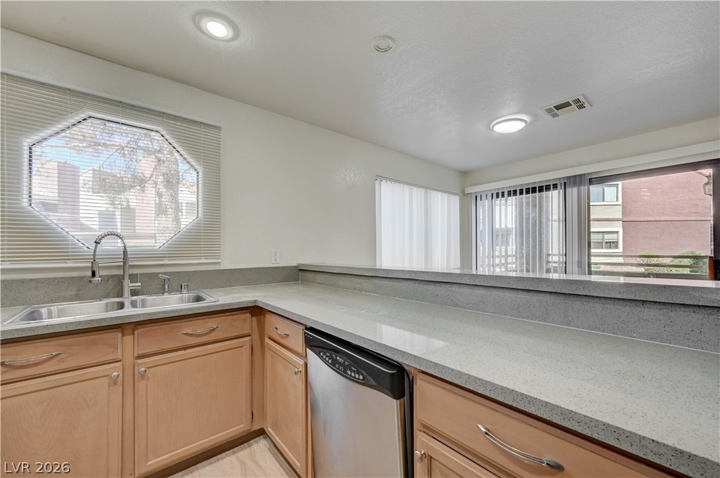 5018 S Rainbow Boulevard - Photo 25