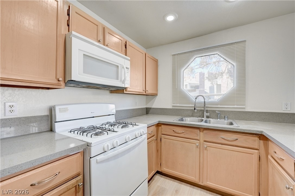 5018 S Rainbow Boulevard - Photo 6