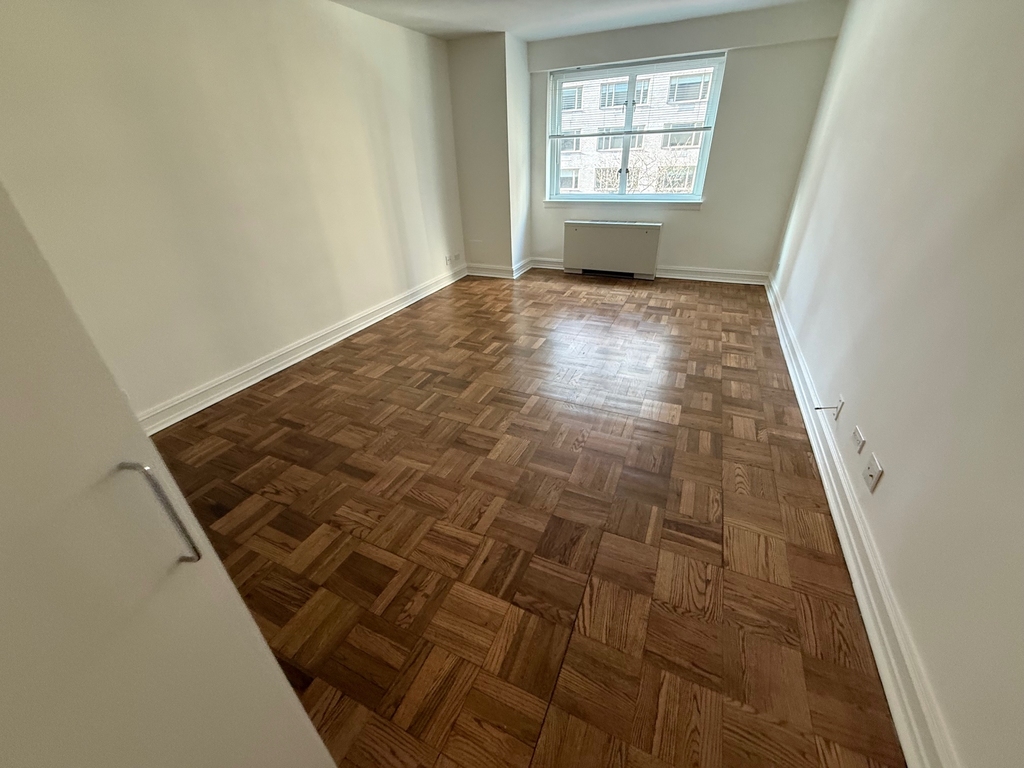 East 71st Street - Photo 9