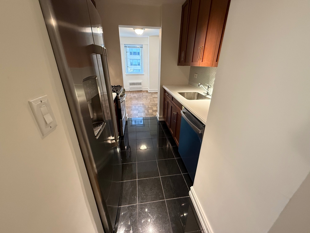 East 71st Street - Photo 6