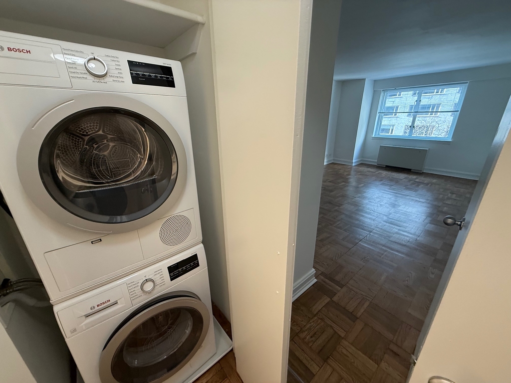 East 71st Street - Photo 8