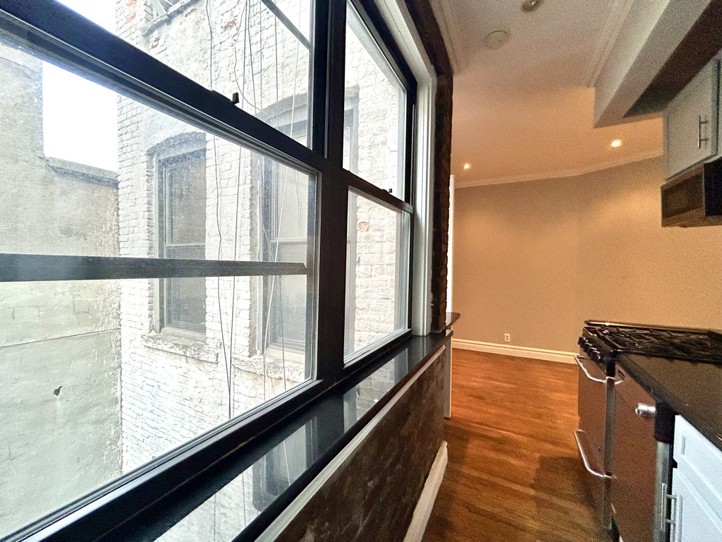 East 13th Street - Photo 4