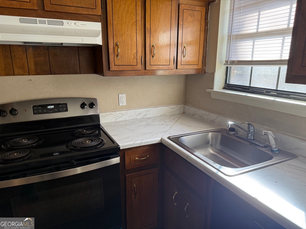 1085 Eastview Road Ne - Photo 3