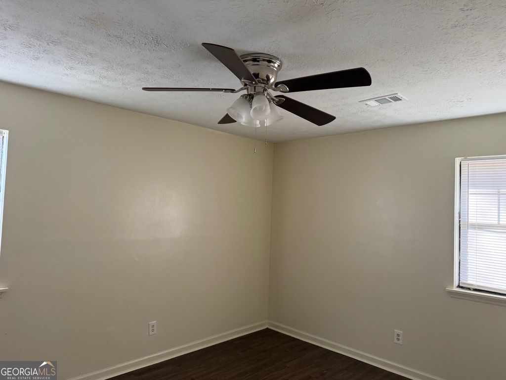 1085 Eastview Road Ne - Photo 6
