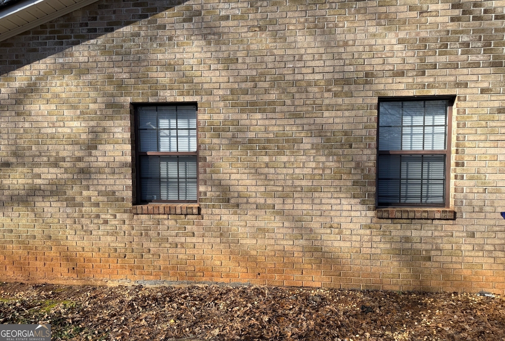 1085 Eastview Road Ne - Photo 12
