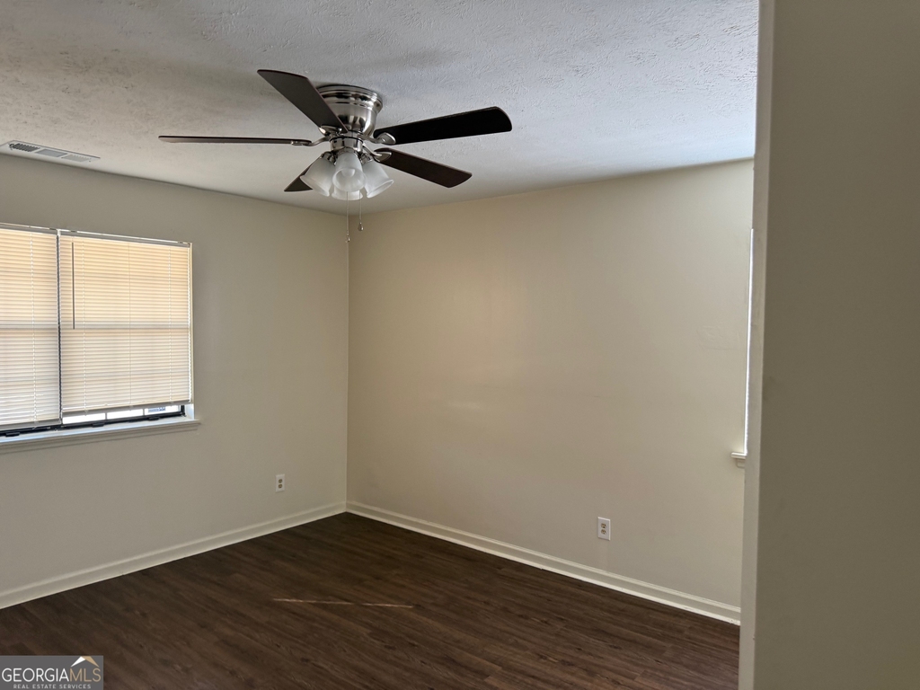 1085 Eastview Road Ne - Photo 8