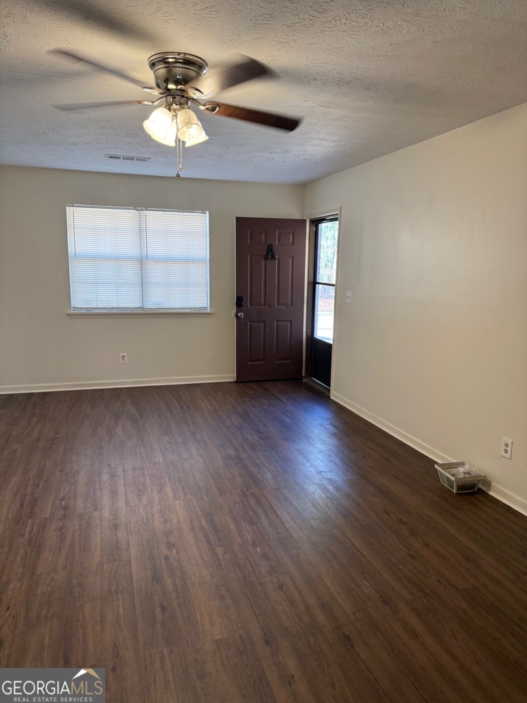 1085 Eastview Road Ne - Photo 9