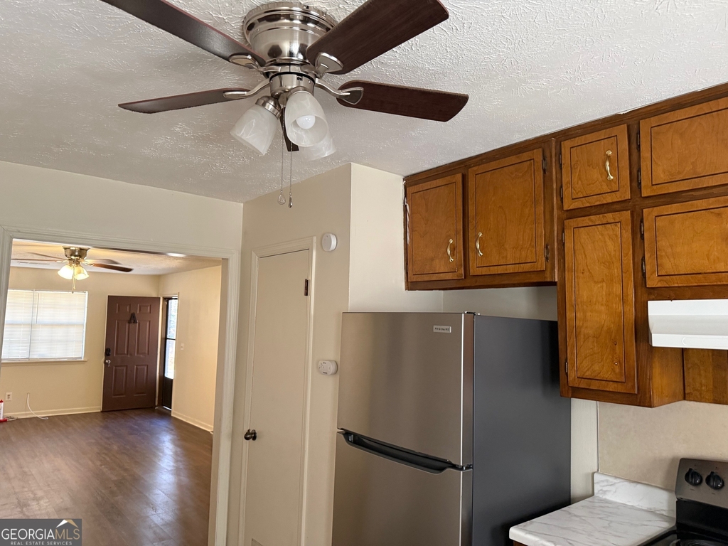 1085 Eastview Road Ne - Photo 5