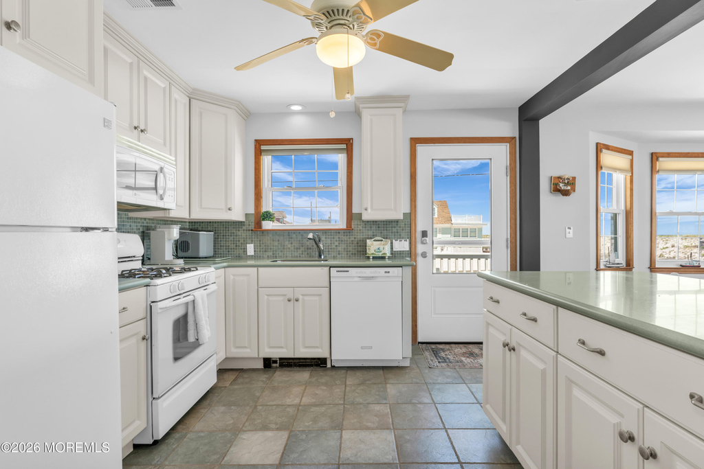 2400 Ocean Front - Photo 14