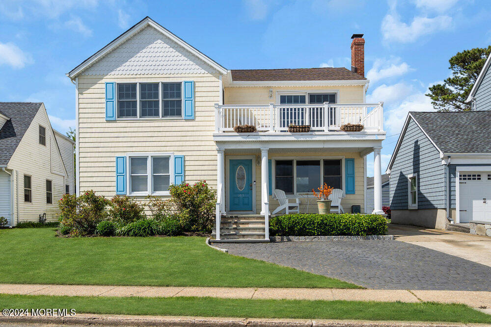 305 North Boulevard - Photo 0