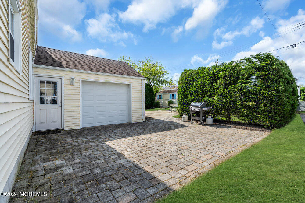 305 North Boulevard - Photo 20