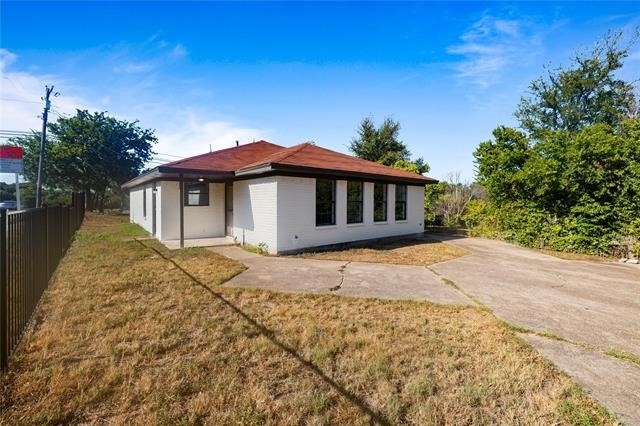 2540 Avenue H - Photo 0