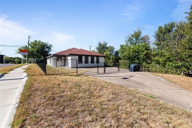 2540 Avenue H - Photo 1