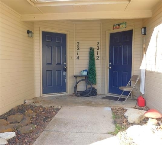 2214 Bernard Street - Photo 2