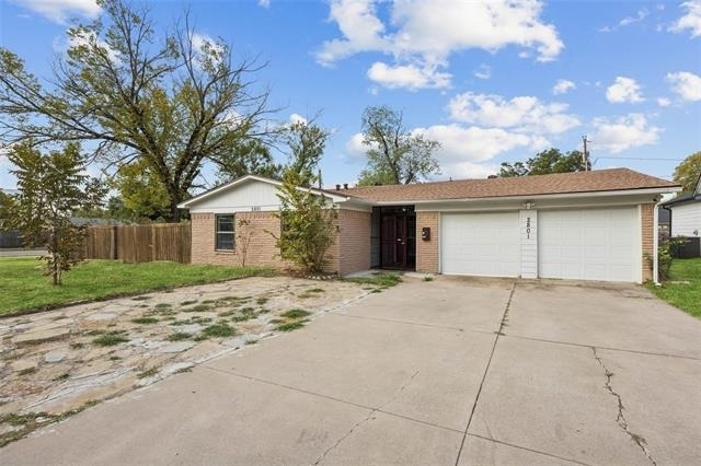 2801 Clearbrook Drive - Photo 1