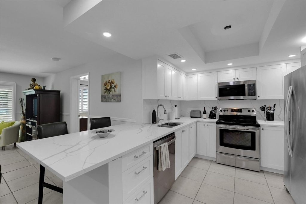 2125 Se 10 Avenue - Photo 0