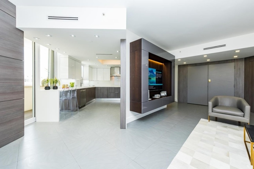 9595 Collins Avenue - Photo 7