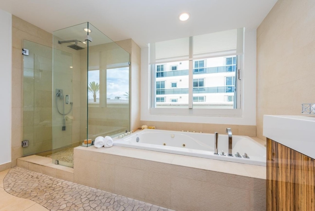 9595 Collins Avenue - Photo 28