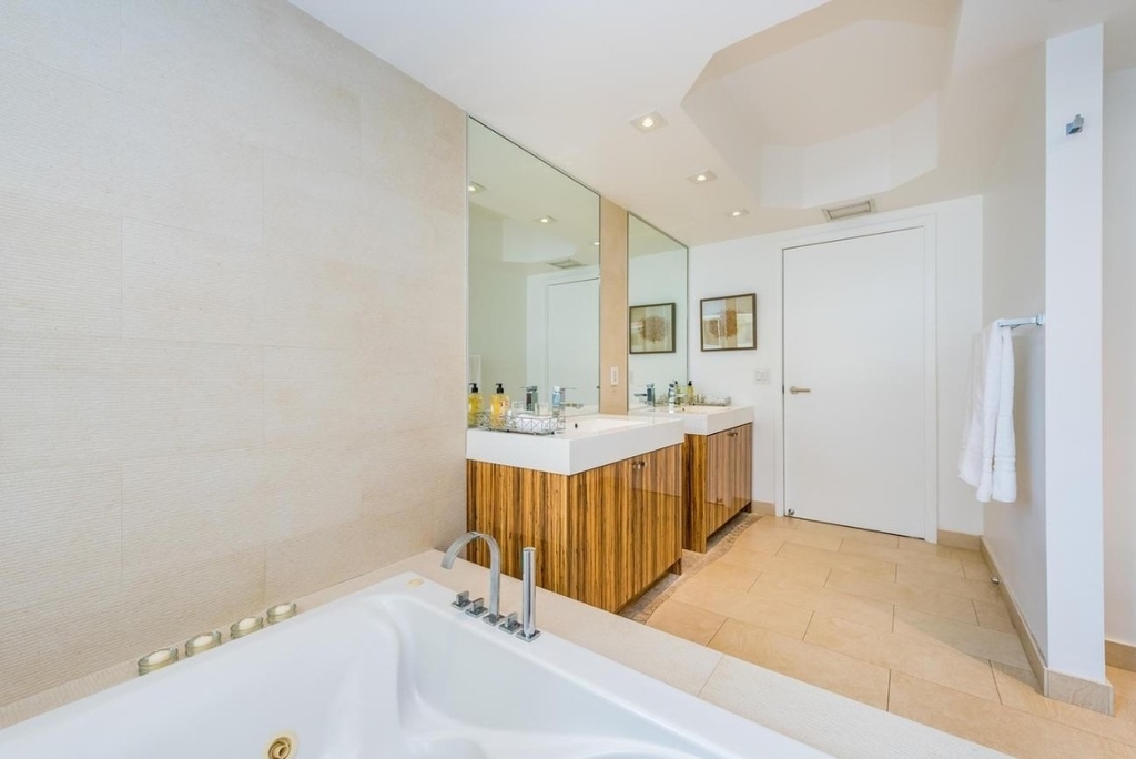 9595 Collins Avenue - Photo 29