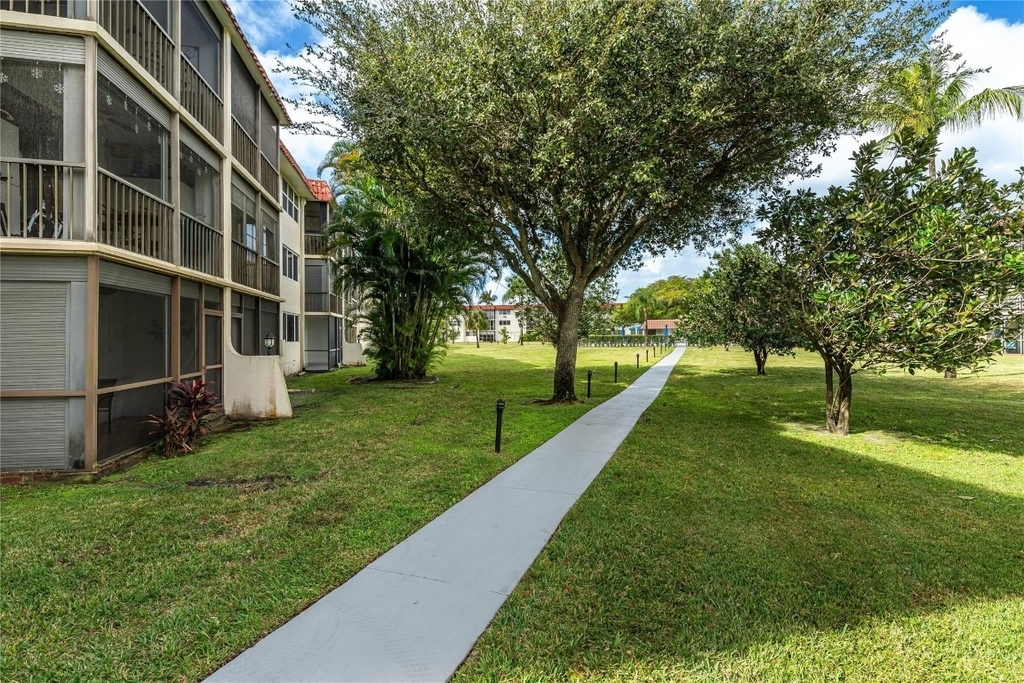 9523 S Hollybrook Lake Drive - Photo 22