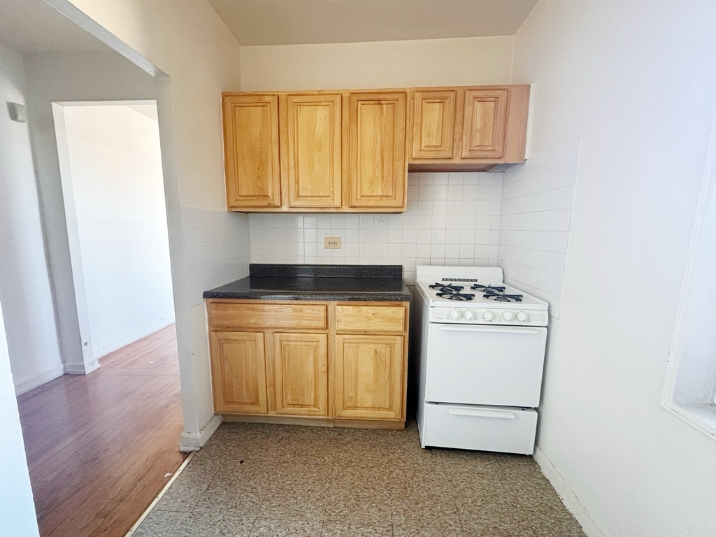 75th street and 37th Avenue - Photo 3