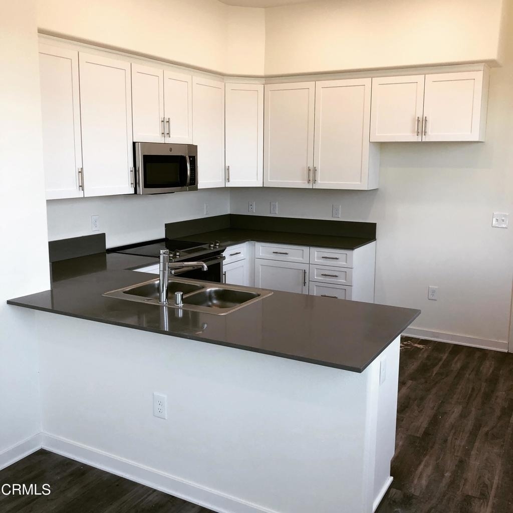 2024 Ventura Boulevard - Photo 3