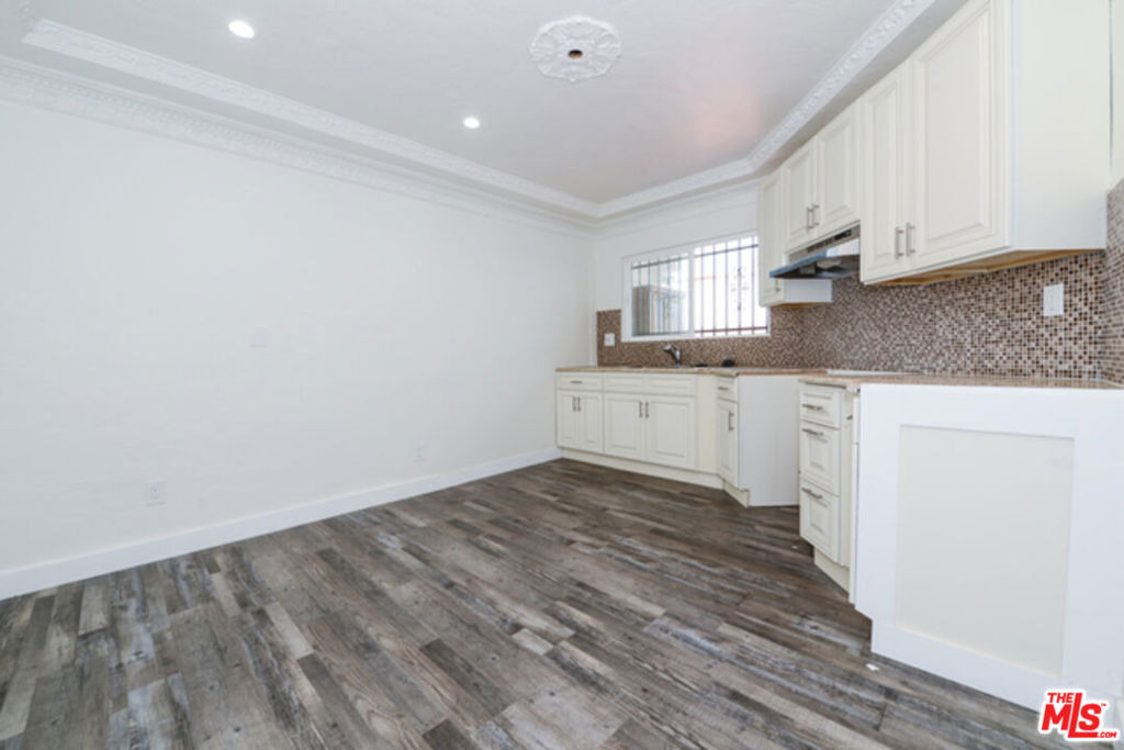 520 W 82nd Street - Photo 13