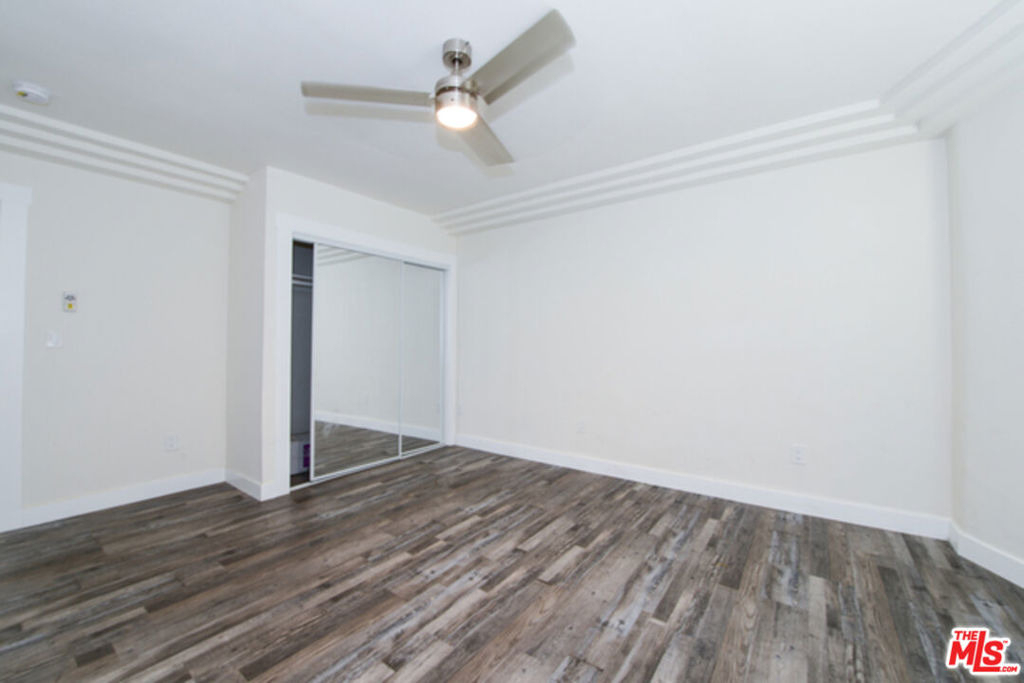 520 W 82nd Street - Photo 15