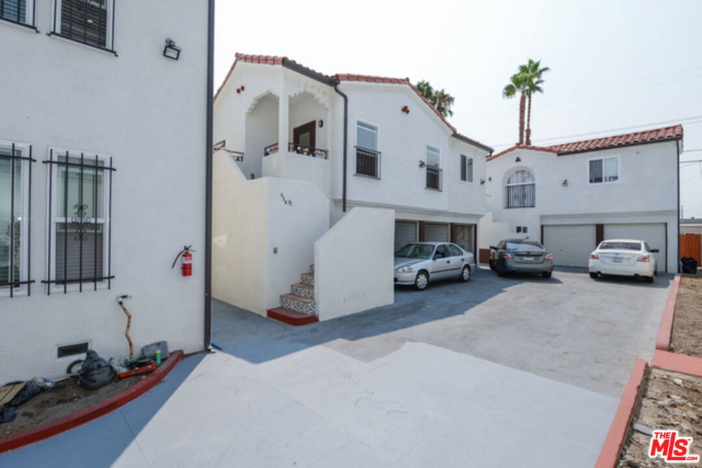 520 W 82nd Street - Photo 2
