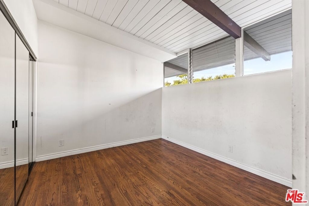 11131 Rose Avenue - Photo 8