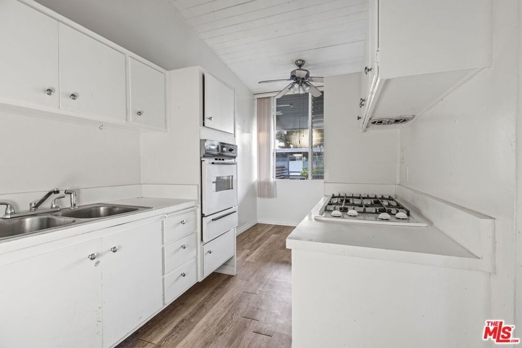 11131 Rose Avenue - Photo 7