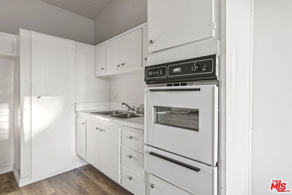 11131 Rose Avenue - Photo 6