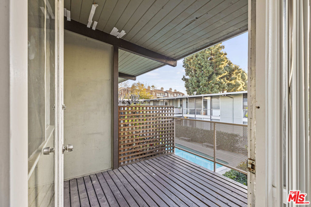 11131 Rose Avenue - Photo 0