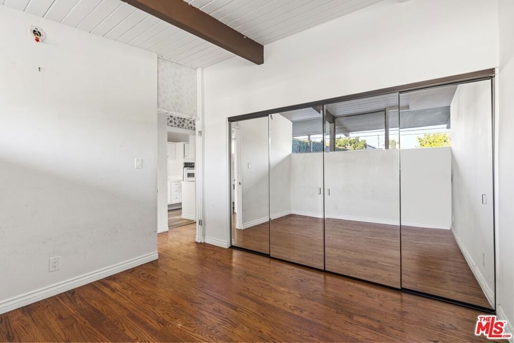 11131 Rose Avenue - Photo 9