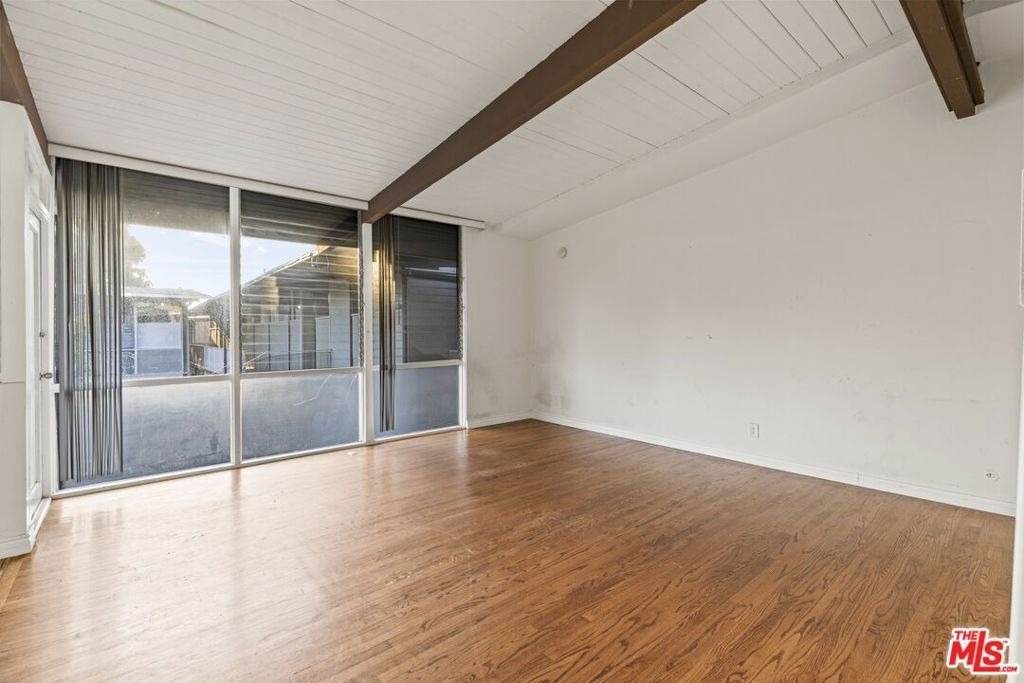 11131 Rose Avenue - Photo 3