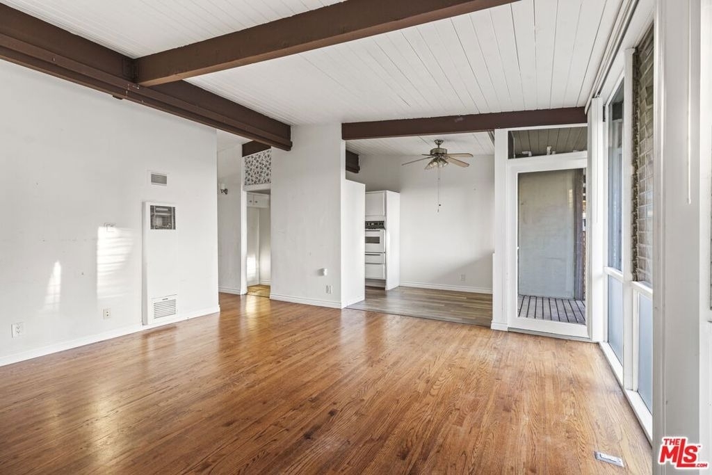 11131 Rose Avenue - Photo 2