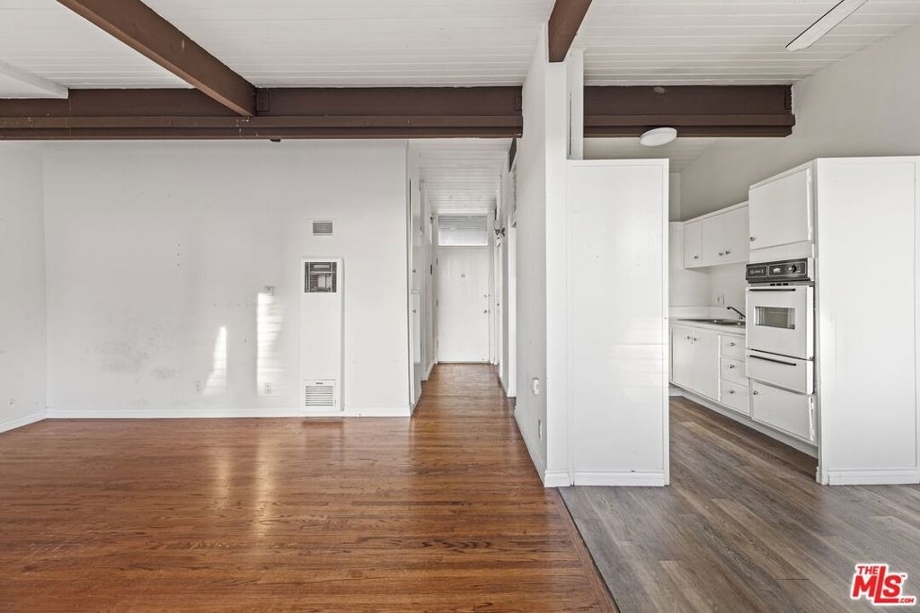 11131 Rose Avenue - Photo 1